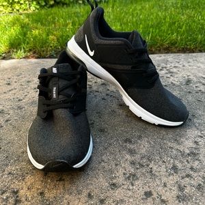Women’s Nike Air Bella Trainer Shoes, Women’s size 8.5